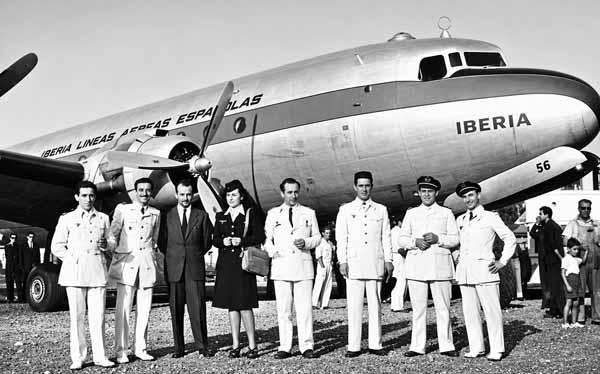Tripulación del primer vuelo de Iberia a Argentina en 1946 a bordo de un DC-4